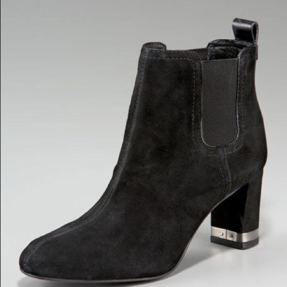 Tory Burch April Block Heel Pull On Ankle Boot Bootie in Black Suede Size 6